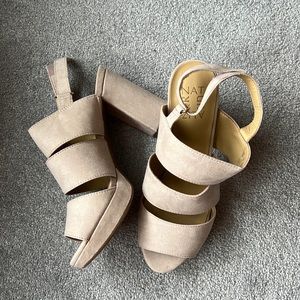 Naturalizer freema chunk heel sandals 7.0